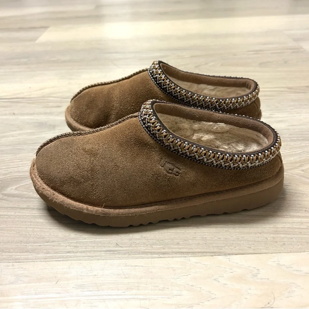 UGG Tasman Slippers Kids Sz 2 Chestnut Suede Shearling Warm Classic Unisex Cozy - Picture 2 of 11